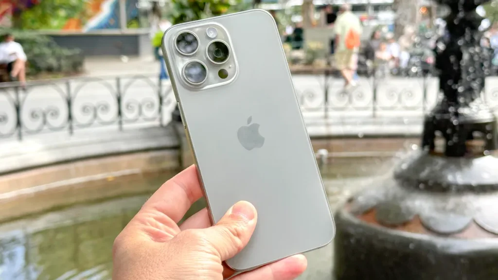 9 Awesome Things the iPhone 15 Pro Max Does Better Than the Samsung Galaxy S24 Ultra